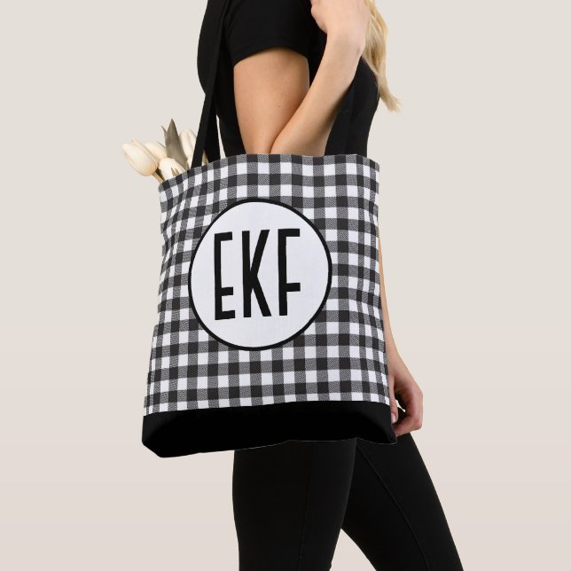 Bolsa Tote Xadrez Preto e Branco Monogramado na Moda (Close Up)
