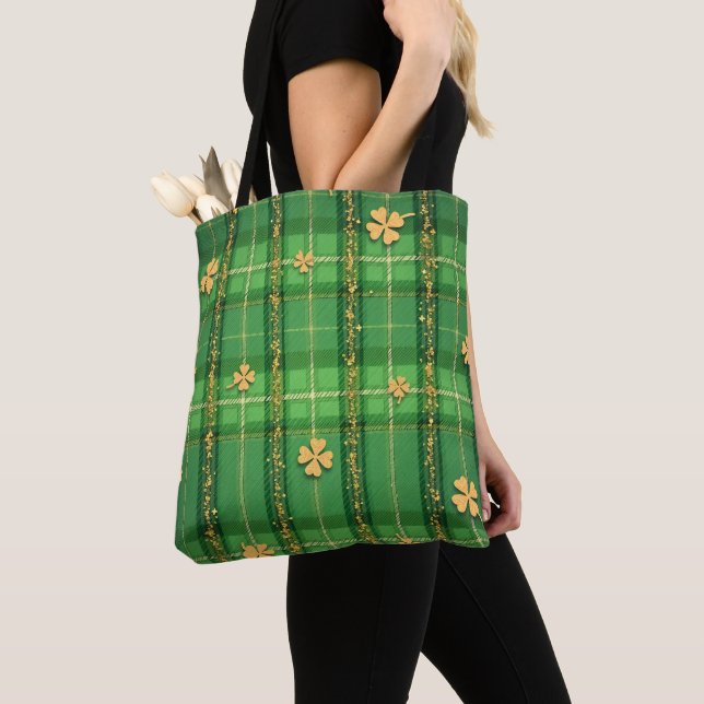 BOLSA TOTE XADREZ VERDE COM TREVO DE LUAR DOURADO (Close Up)