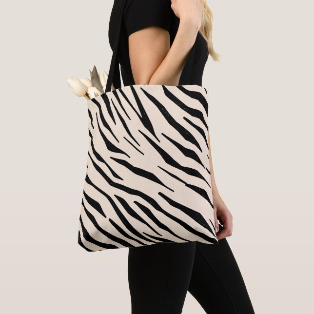 Bolsa Tote Zebra inspirou Travesseiro decorativo preto e bege (Close Up)