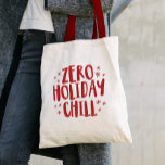 Bolsa Tote Zero feriados, diversão festiva, Natal vermelho<br><div class="desc">Você está pronto para o Natal antes de todo mundo? Você decora e ouve música de Natal sem vergonha? Você é festivo sem desculpas? Esta, amigo, é a sua bolsa. Um "frio de férias zero" esperto e inteligente, dizendo no tipo lúdico, é cercado por estrelas cintilantes vermelhas ou flocos de...</div>