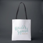 Bolsas do partido personalizado de noiva na esquad<br><div class="desc">Sacos de tote de noiva personalizados com o gráfico "Esquadrão da Noiva" em um script de pincel de na moda. Personalize-o com sua data de casamento, hashtag de casamento, nomes ou outro texto personalizado. Impressão de bolinhas de de em sentido inverso. Presente perfeito para noiva, dama de honra e festa...</div>