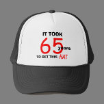 Boné 65º aniversário Gag presente chapéu para homens<br><div class="desc">65 anos é um aniversário especial. Ele não merece um presente especial? Este chapéu contém as palavras "Demorou 65 anos para conseguir este chapéu". Este é um chapéu excelente para a cara com bom senso de humor. É também um belo chapéu para alguém que procura ideias de presentes de aniversário...</div>