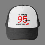 Boné 95º aniversário Gag presente chapéu para homens<br><div class="desc">Aqui está um presente especial para aquele homem fazer 95 anos — um chapéu que diz,  "Levou 95 anos para conseguir este chapéu." Este chapéu colocará um sorriso no rosto dele no dia especial. Copyright Kathy Henis</div>