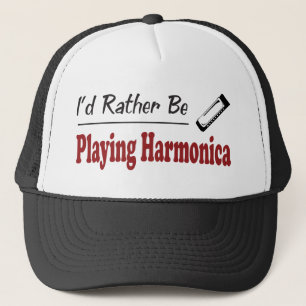 Boné A preferencialmente esteja jogando a harmônica