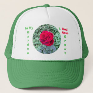 Boné A rosa vermelha cresce em meu chapéu do jardim