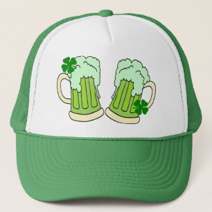Boné Alfa verde do brinde da caneca de cerveja