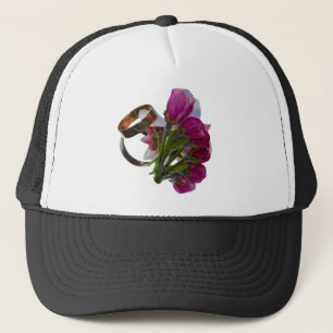 Boné Alianças de casamento e flores