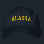 Boné Amarelo Amarelo Dourado no Marinho Azul<br><div class="desc">Alaska Amarelo Dourado bordado em Marinho de algodão azul. Faz um presente maravilhoso para quem ama o incrível Alaska! Se preferir ter o seu texto pessoal, selecione simplesmente o botão "Personalizar este modelo" para introduzir o texto personalizado. O bordado também é personalizável para outras opções de cores selecionando o botão...</div>