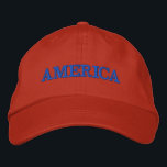 Boné América Vermelho<br><div class="desc">A América é bordada em azul neste boné de baseball unisexo vermelho ou em qualquer cor que você escolher. Maneira perfeita de mostrar seu patriotismo no dia 4 de julho, Dia Memorial ou qualquer ocasião.</div>