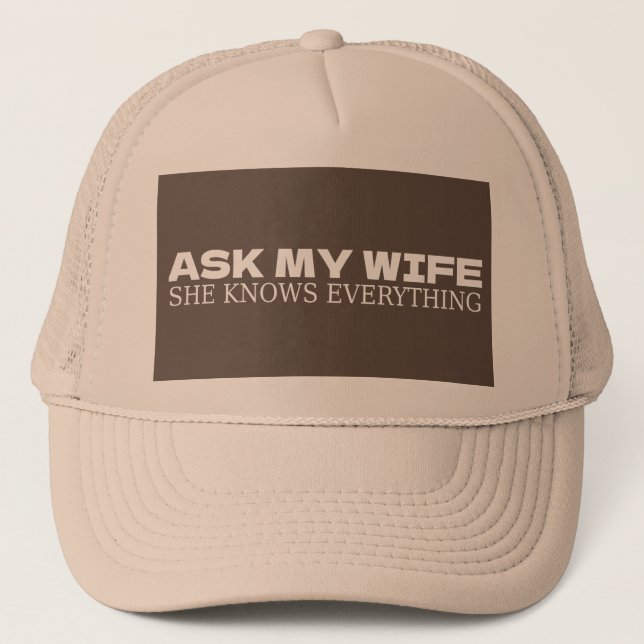 Boné Ask My Wife She Knows Everything (Frente)