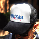Boné Austin Texas Red Blue Typografia<br><div class="desc">Design de tipografia moderna mostra o Texas em uma fonte azul angustiada com Austin em uma fonte vermelha moderna.</div>