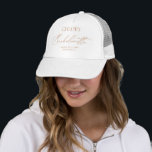 Boné Bachelorette Bridesmaid Minimalista Moderna<br><div class="desc">Quer você seja a noiva ou a madrinha de casamento à procura de um presente para as suas damas de honra, o Chapéu Mínimo Moderno da Bachelorette Bridesmaid Trucker é a escolha perfeita. Projetado para coordenar com a Coleção de Convite para Casamento "Chloe". Para alterar os detalhes, clique em "Detalhes"....</div>