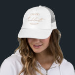 Boné Bachelorette Bridesmaid Minimalista Moderna<br><div class="desc">Quer você seja a noiva ou a madrinha de casamento à procura de um presente para as suas damas de honra, o Chapéu Mínimo Moderno da Bachelorette Bridesmaid Trucker é a escolha perfeita. Projetado para coordenar com a Coleção de Convite para Casamento "Chloe". Para alterar os detalhes, clique em "Detalhes"....</div>