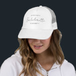 Boné Bachelorette Bridesmaid Womens Modern Modelo<br><div class="desc">Womens Bridesmaid Wedding Bachelorette Script Personalizado Nome do Texto Elegante Moderno Minimalista Modelo White Trucker Hat Boné.</div>