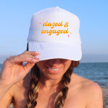 Boné Bachelorette Cor de Rosa e Laranja, azuis e Envolv<br><div class="desc">Este design cor-de-rosa brilhante e laranja é perfeito para uma festa de solteira ranhosa!</div>