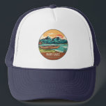 Boné Bass Lake California Barco Fish Emblem<br><div class="desc">Ilustração desenhada à mão em Bass Lake com canoa,  tendas e montanhas ao fundo. Perfeito para quem ama visitar Bass Lake.</div>