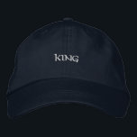 Boné Bela Homens Hansome Boy King texto personalizado I<br><div class="desc">Elevem seu olhar casual com este boné ajustável,  com "King" em bordados finamente costura. O material de algodão oferece uma sensação macia e confortável.</div>