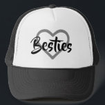 Boné Besties.<br><div class="desc">presente de excelente para você e seu "Bestie". Mostre ao seu melhor amigo, que você realmente se importa, com este chapéu de moda. Possui uma imagem cardíaca, com a palavra "Besties". Na moda em preto e branco simples.</div>