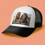 Boné Besties com Fotografia e Texto Personalizado - Scr<br><div class="desc">Adicione uma pic de parte e adicione texto. Um roteiro divertido diz "besties" mas pode ser mudanças. Se precisar ajustar o trabalho de arte ou alterar a fonte,  clique na área personalizar. Isso o levará à ferramenta design onde você pode fazer muitas mudanças.</div>
