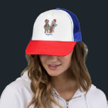 Boné Bons Animais de Cartoon Franceses Personalizados<br><div class="desc">Este chapéu personalizado apresenta ilustrações bonitas de desenhos animados de animais vestidos com roupas de estilo francês. Há um urso marrom, um coelho ou coelho marrom e uma cinza que veste camisas clássicas, azuis e brancas, com beretas vermelhas e necquícios vermelhos. Abaixo do gráfico está um ponto para adicionar um...</div>