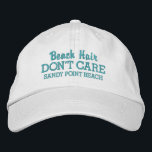 Boné Bordado Cabelo de Praia Engraçado Não se importa com o nom<br><div class="desc">Um chapéu engraçado de baseball que diz "Cabelo de praia não se importa". Adicione o nome da sua praia ou cidade de praia favorita (ou apague). Altere facilmente o texto e essa cor. Excelente por dias ensolarados na praia ou na água.</div>