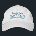 Boné Bordado Cabelo de Praia Engraçado Não se importa com o nom<br><div class="desc">Um chapéu engraçado de baseball que diz "Cabelo de praia não se importa". Adicione o nome da sua praia ou cidade de praia favorita (ou apague). Altere facilmente o texto e essa cor. Excelente por dias ensolarados na praia ou na água.</div>