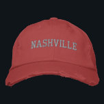 Boné Bordado cor-de-rosa NASHVILLE no Estilo de Vintage<br><div class="desc">Bordado cor-de-rosa NASHVILLE no estilo de vintage vermelho chapéu de algodão em apuros. Faz um presente maravilhoso para quem ama Nashville TN! Se preferir ter o seu texto pessoal, selecione simplesmente o botão "Personalizar este modelo" para introduzir o texto personalizado. O bordado também é personalizável para outras opções de cores...</div>