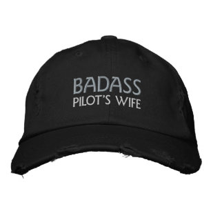 Boné bordado da esposa do piloto Badass