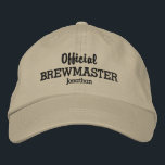 Boné Bordado Funny Oficial Brewmaster Beer Lover Nome Personali<br><div class="desc">O chapéu perfeito para quem ama cerveja! Este boné engraçado do estilo baseball apresenta as palavras "Oficial Brewmaster" (mudança para provador de cerveja, cerveja, etc.) e o seu nome personalizado abaixo (ou substitua pelo seu texto). Altere facilmente a cor do texto e o boné. Quer esteja a preparar a sua...</div>