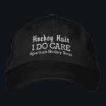 Boné Bordado Nome da equipe personalizada "Hockey Hair I DO Car<br><div class="desc">Sabe o quanto aqueles jogadores de hóquei adoram suas longas fechaduras. Bem, este é o chapéu para eles! Um boné engraçado no estilo de baseball diz "Cabelo de Hóquei Eu Me Preocupo". (Você também pode mudar isso para Hockey Hair Não se importe". Adicione o nome da sua equipe ou jogador...</div>