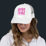Boné Bridesmaid de Tribo Chic Rosa Quente<br><div class="desc">Trucker Hat da Tribo Chic Noiva Rosa Quente</div>