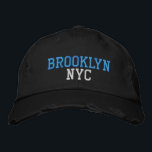 Boné BROOKLYN NYC no Estilo de Vintagem Preto<br><div class="desc">Jade BROOKLYN NYC e bordado de cor azul claro no chapéu de algodão do estilo Vintage em preto distante. O bordado é personalizável para outras opções de cor selecionando o botão da ferramenta "Editar Design". Também está disponível a opção de selecionar essa cor na página do item principal.</div>