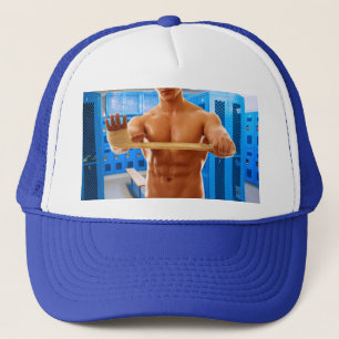 Boné camisa SlipperyJoe do homem musculoso sem camisa a