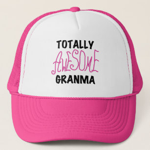 Boné Camiseta e presentes cor-de-rosa totalmente