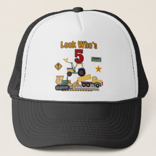 Boné Camiseta e presentes do aniversário da construç