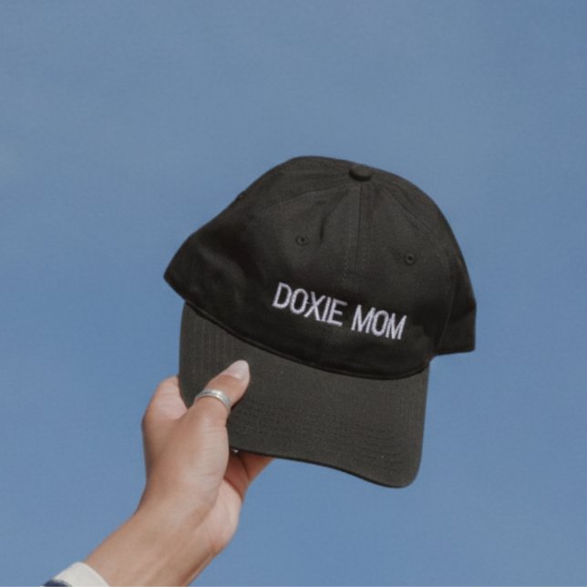 Boné Chapéu Embroidered Doxie Mãe Proprietária de Dachs (*AI Generated Mockup )