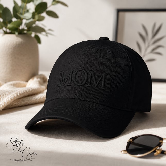 Boné com Letra MOM – Estilo Simples Bordado (MOM Lettering Hat – Simple Embroidered Style)