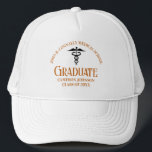 Boné Comemorativa da Graduação da Escola Médica Laranja<br><div class="desc">Esta formatura de escola de medicina laranja personalizada que oferece a tipografia moderna para uma classe de formando de 2024. Personalize com o seu ano de graduação sob o caduceus para enfermeiro ou médico personalizado excelente,  mantendo-o para um médico de graduação.</div>