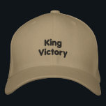 Boné Comfort KING Victory Text Royal Stylish-Hat Khaki<br><div class="desc">King Victory Printed on a Khaki Basic Flexfit Wool Cap brings a bold mix of royalty and everyday style that stands out effortlessly. The premium wool blend offers a comfortable, long-lasting fit that keeps the cap looking sharp wear after wear. This hat is perfect for anyone who wants to show...</div>