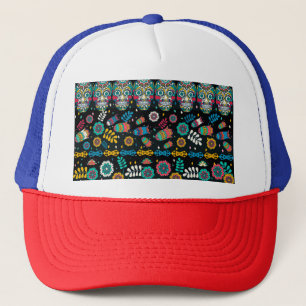Boné Crânios tribais de Boho: padrão colorido.