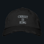 Boné Cristo é rei com cruz<br><div class="desc">Cristo bordado é rei na frente.</div>