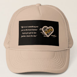 Boné da Cota da Vida da Poeta Adiela Akoo