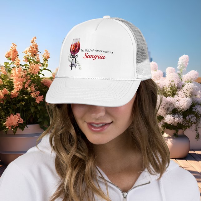 Boné Dama de honra Precisa de uma Sangria despedida de  (Maid of honor Needs a Sangria bachelorette bridal Trucker Hat)