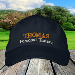 BONÉ de baseball bordado do "nome" do TREINADOR PE<br><div class="desc">Chapéus bordados: ouro clássico / boné preto de beisebol da moda com texto "TREINADOR PESSOAL" e seu "nome" para o melhor treinador pessoal do mundo,  treinador esportivo,  instrutor de malhação / edifício de equipes</div>
