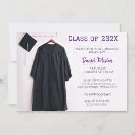 Boné de festa de formatura roxa e convite para uso