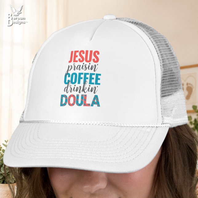 Boné DOULA Cristã que Bebe Café e Louva a Jesus (Jesus praisin' coffee drinkin' DOULA trucker hat with baby footprints)