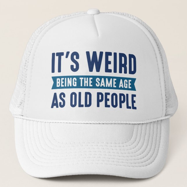 Boné É estranho ter a mesma idade das Pessoas antigas (Frente)