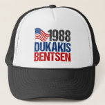 Boné Eleição Vintage de Dukakis Bentsen, 1988<br><div class="desc">Um legal presente político retrô para alguém que se lembra do democrata duo Michael Dukakis e Lloyd Bentsen. Sinto falta das eleições dos anos 80.</div>