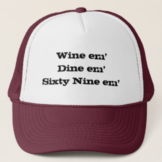 Boné Em nove em'Sixty do em'Dine do vinho