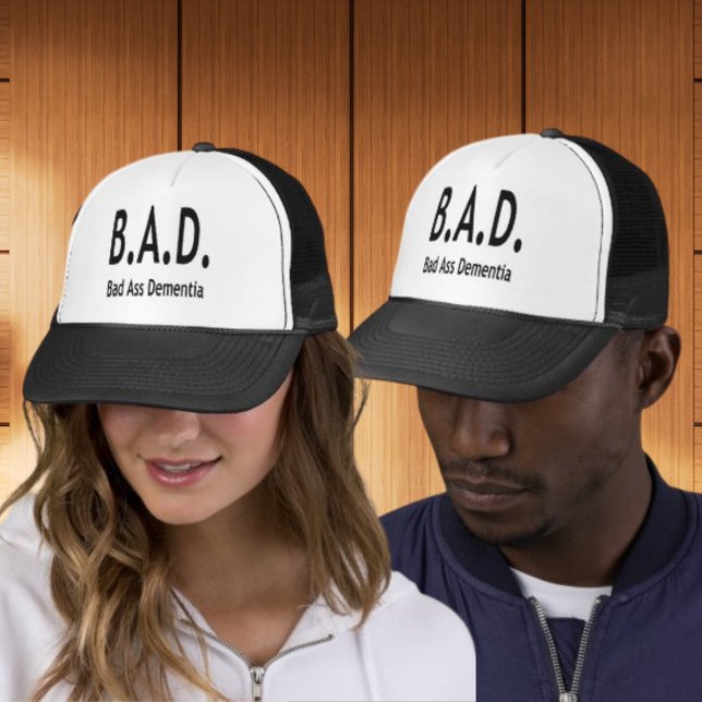 Boné Engraçada Demência Má Esquecida Tipografia (Funny BAD Dementia Forgetful Typography Trucker Hat)